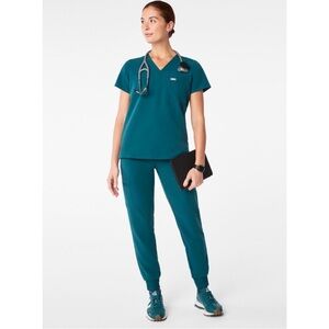 Figs Women’s Scrub Set